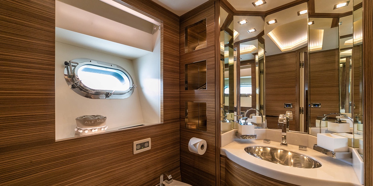 Аренда мега яхты 	Italcraft 105 Alemia В Италии